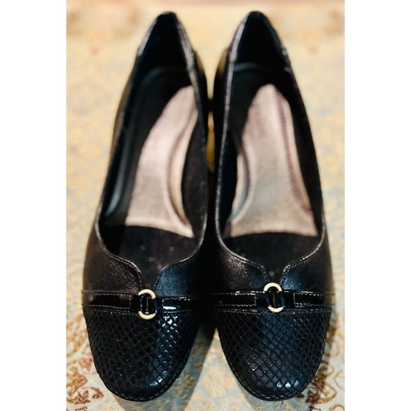 Aravon by New Balance black leather pumps in size 7D - Picture 1 of 8